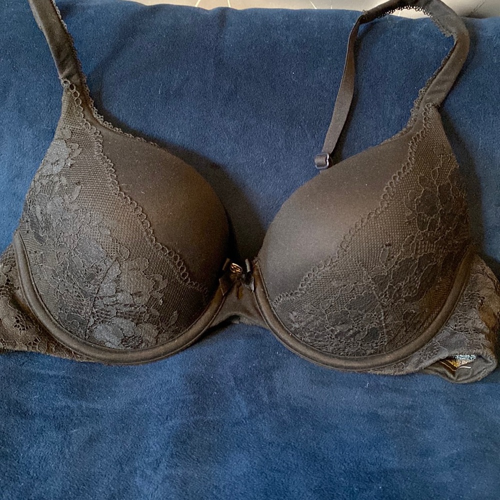 Victoria’s Secret 36B bra